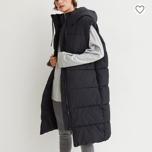 H&M BLACK HOODED PUFFER VEST. SIZE MEDIUM AVAILABLE